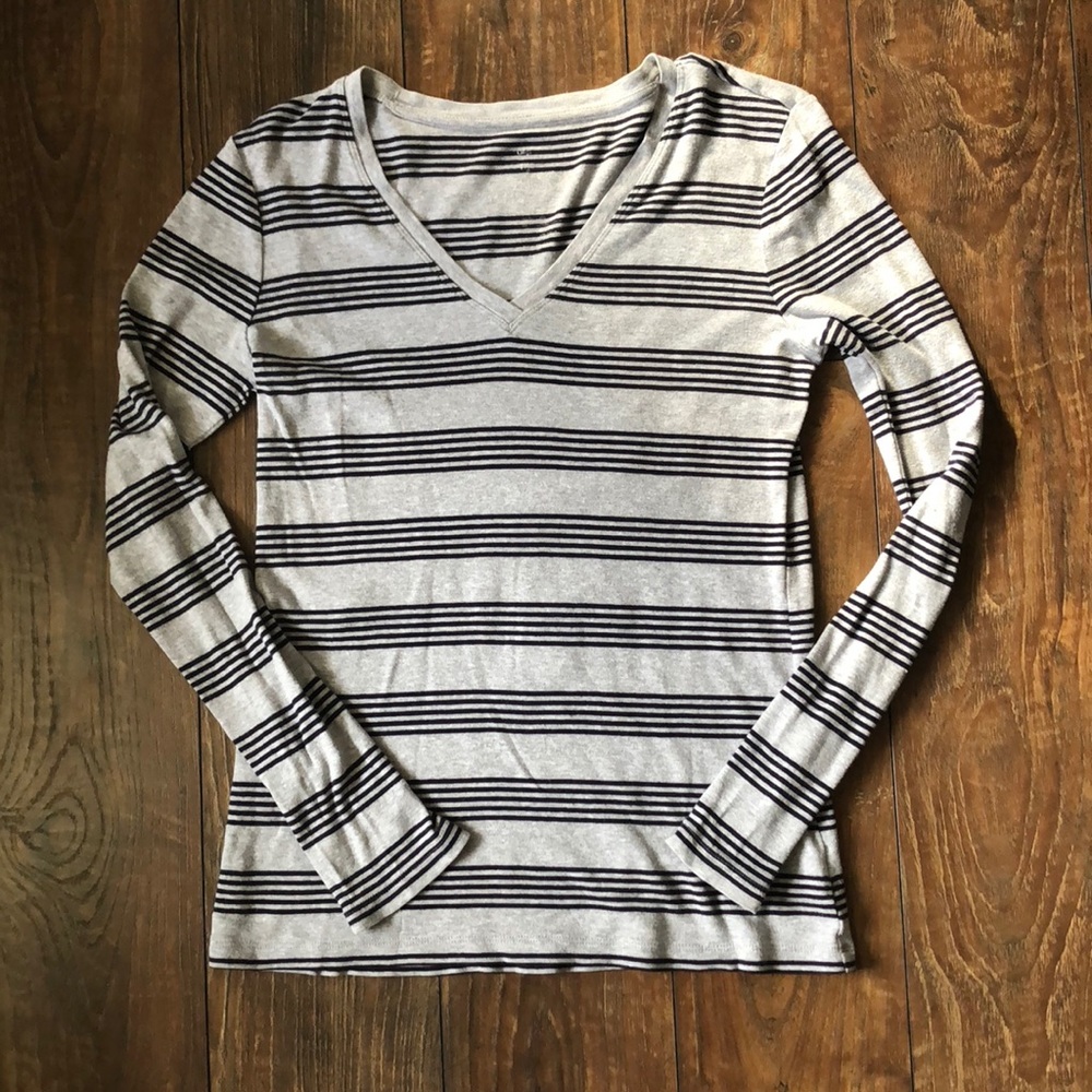 Gap Vneck long sleeve